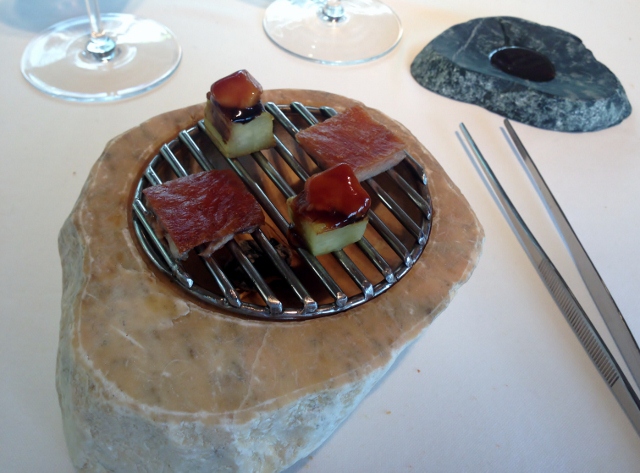 Celler_Can_Roca_Mollejas_ventresca_cordero_brasa_berenjenas_café_regaliz